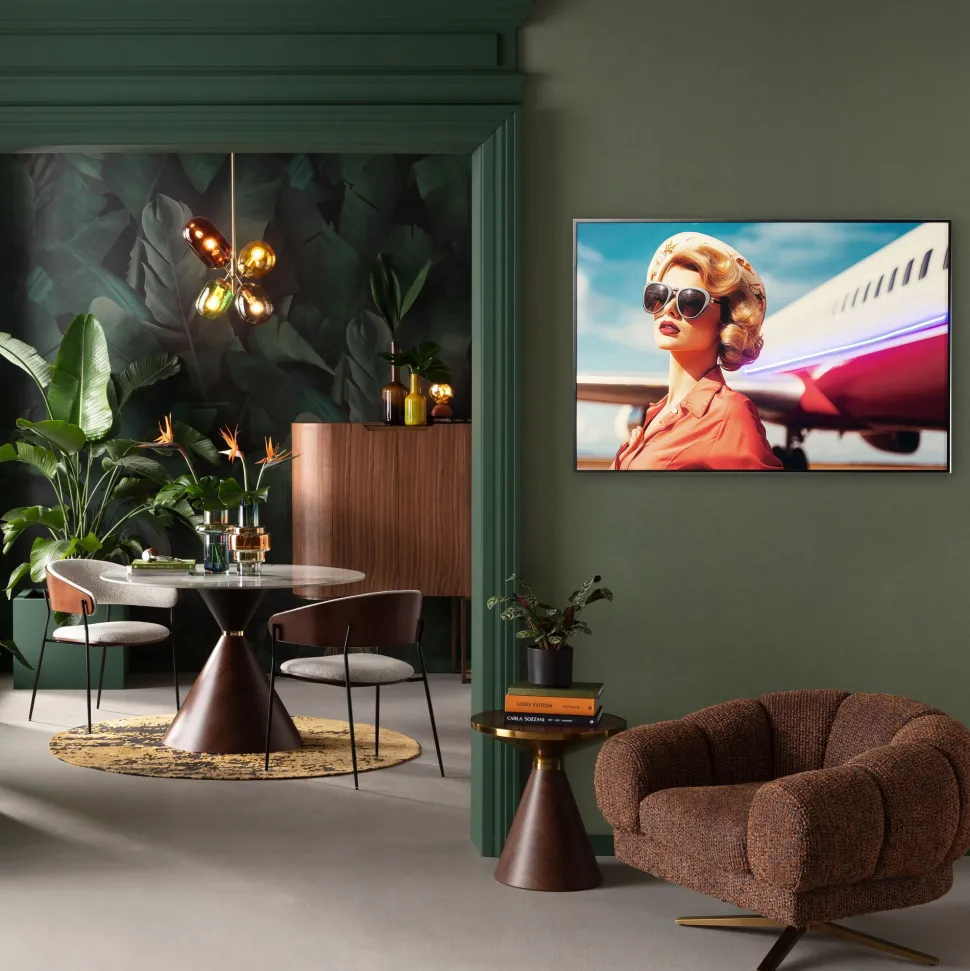 Gerahmtes Bild LED Jetset Pose Lady 120x80cm