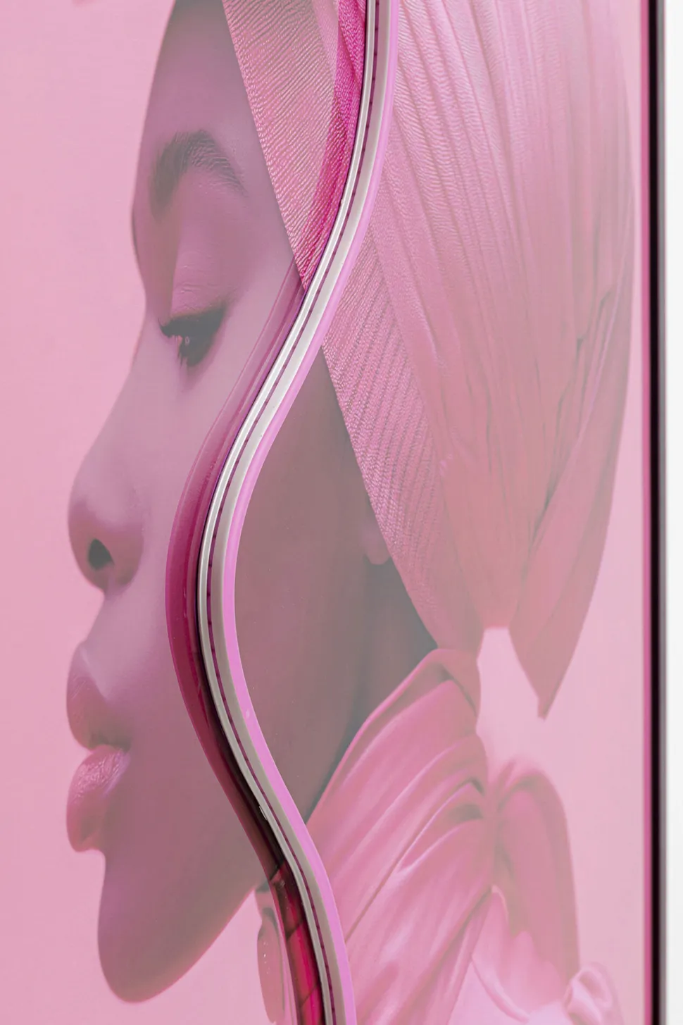 Gerahmtes Bild Pink Woman LED 80x80cm